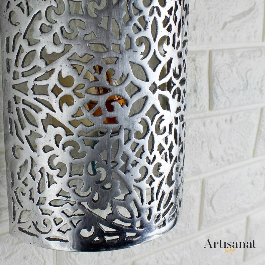 Applique murale en aluminum ciselé