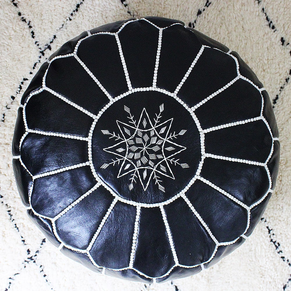 Pouf Marrakech cuir brodé noir